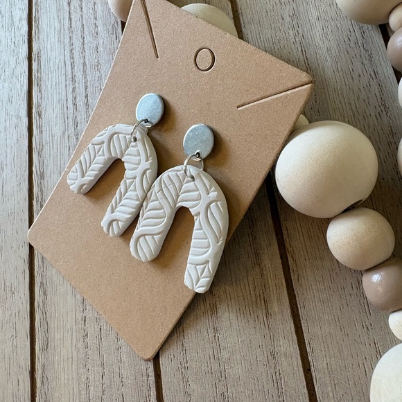 Handmade White Clay Dangle Earrings - Leaf Texture, Minimalist Arch Design - Picture 4 of 7